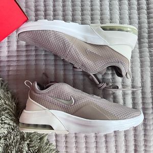NWT NIKE Air Max Motion Size W 8!!